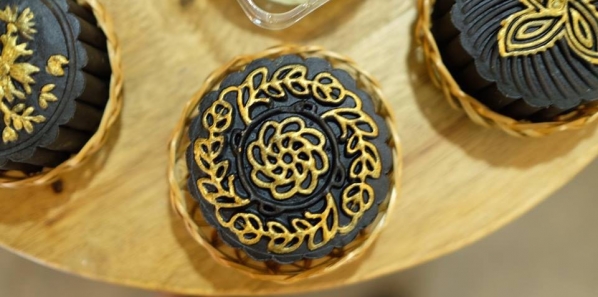 Bánh Trung thu dát vàng được săn đón